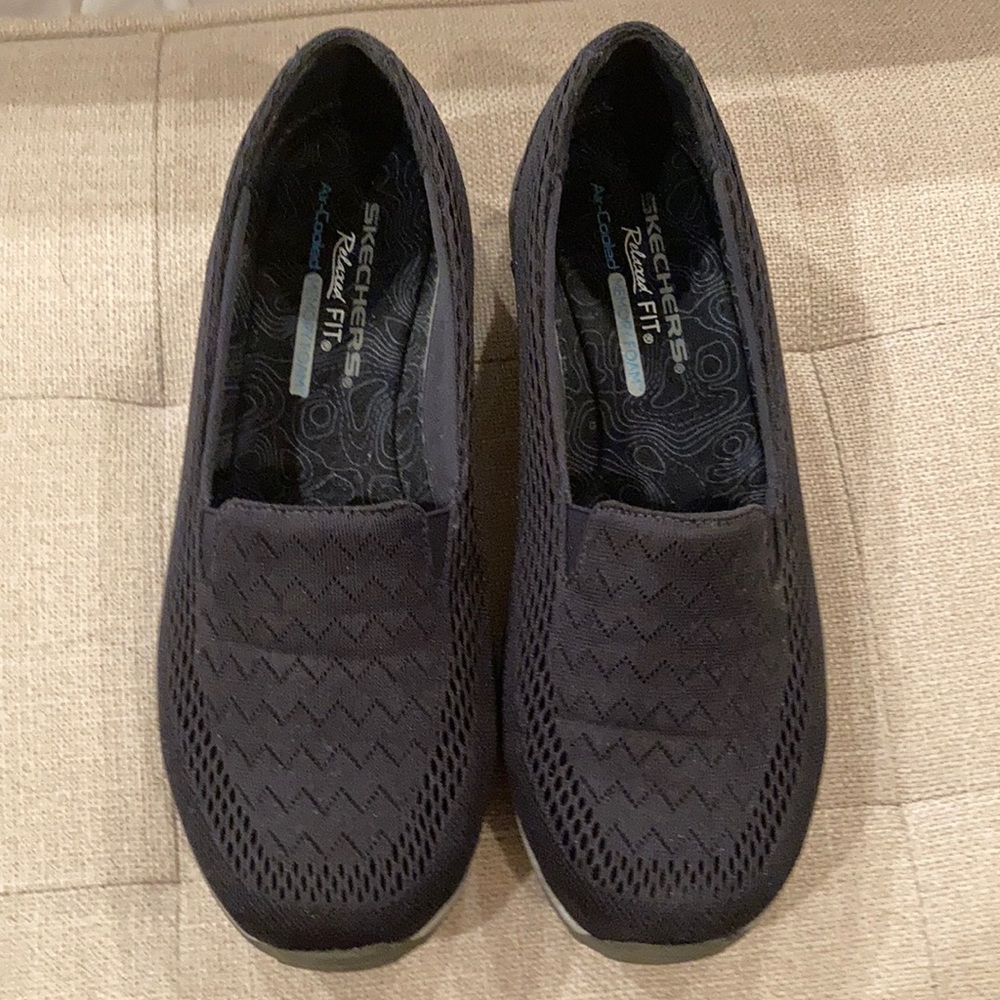 Women’s Skechers Navy relaxed fit air-cooled sz 9 - Brand New